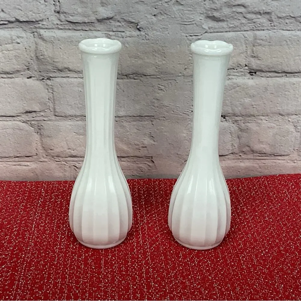 Vintage Milk Glass Bud Vase Set of 2 White Swirl Fluted Decor 9